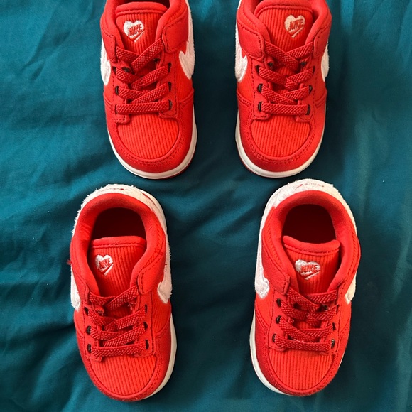 Nike Dunks - Picture 2 of 4